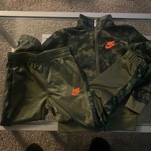 Boys Nike came 2 piece set